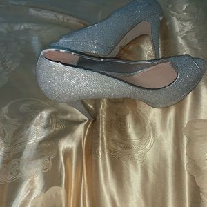 This is a silver size 11 women’s shoe